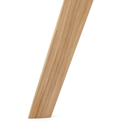 Stoel 'AXEL' in grijs microvezel met poten in naturel hout Stoel 'AXEL' in grijs microvezel met poten in naturel hout