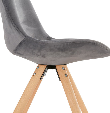 Vintage stoel 'RICKY' in grijs fluweel met poten in naturel hout Vintage stoel 'RICKY' in grijs fluweel met poten in naturel hout