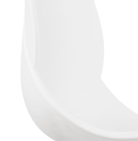 Witte design stoel 'TUCANA' met zwarte metalen poten Witte design stoel 'TUCANA' met zwarte metalen poten