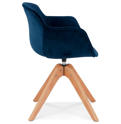 Fauteuil 'BERNI' in blauw fluweel met naturel houten poten