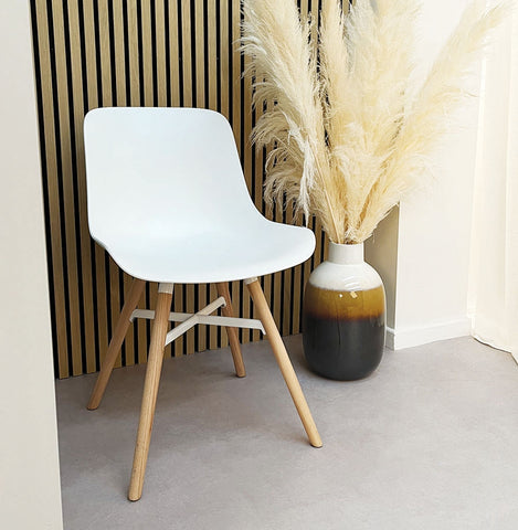 Witte design stoel 'GLADYS