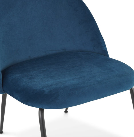 Loungestoel 'MERMAID' in blauw fluweel en zwarte metalen poten