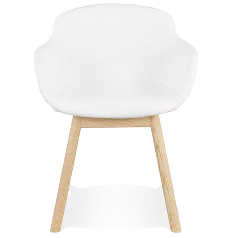 Fauteuil 'MOUTOU' in witte badstof en poten van natuurlijk hout